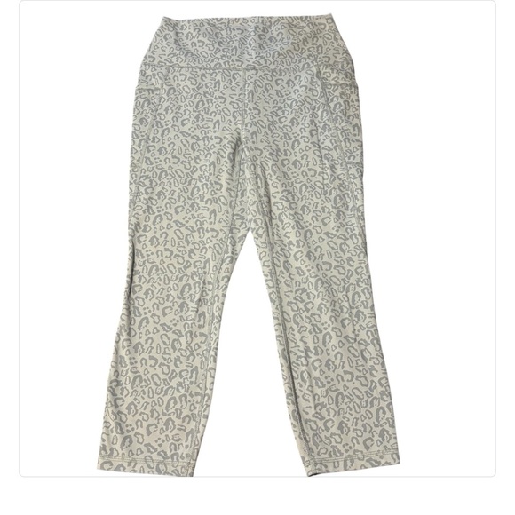 RBK Women's Light Green Leopard Print Workout CAPRIS SZ M - Picture 1 of 5